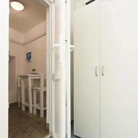 Old ゲストハウス ザダル